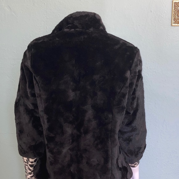 Faux Fur Jacket S with Vintage Pin - Picture 4 of 6